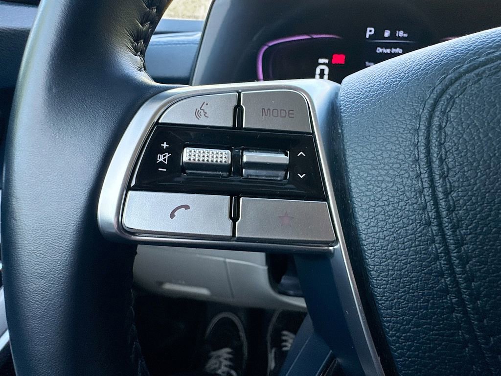 Used 2024 Kia Telluride EX w/ EX Captain's Chair Package FWD image 13