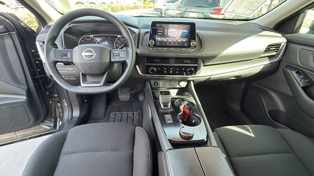 Used 2025 Nissan Rogue S image 18