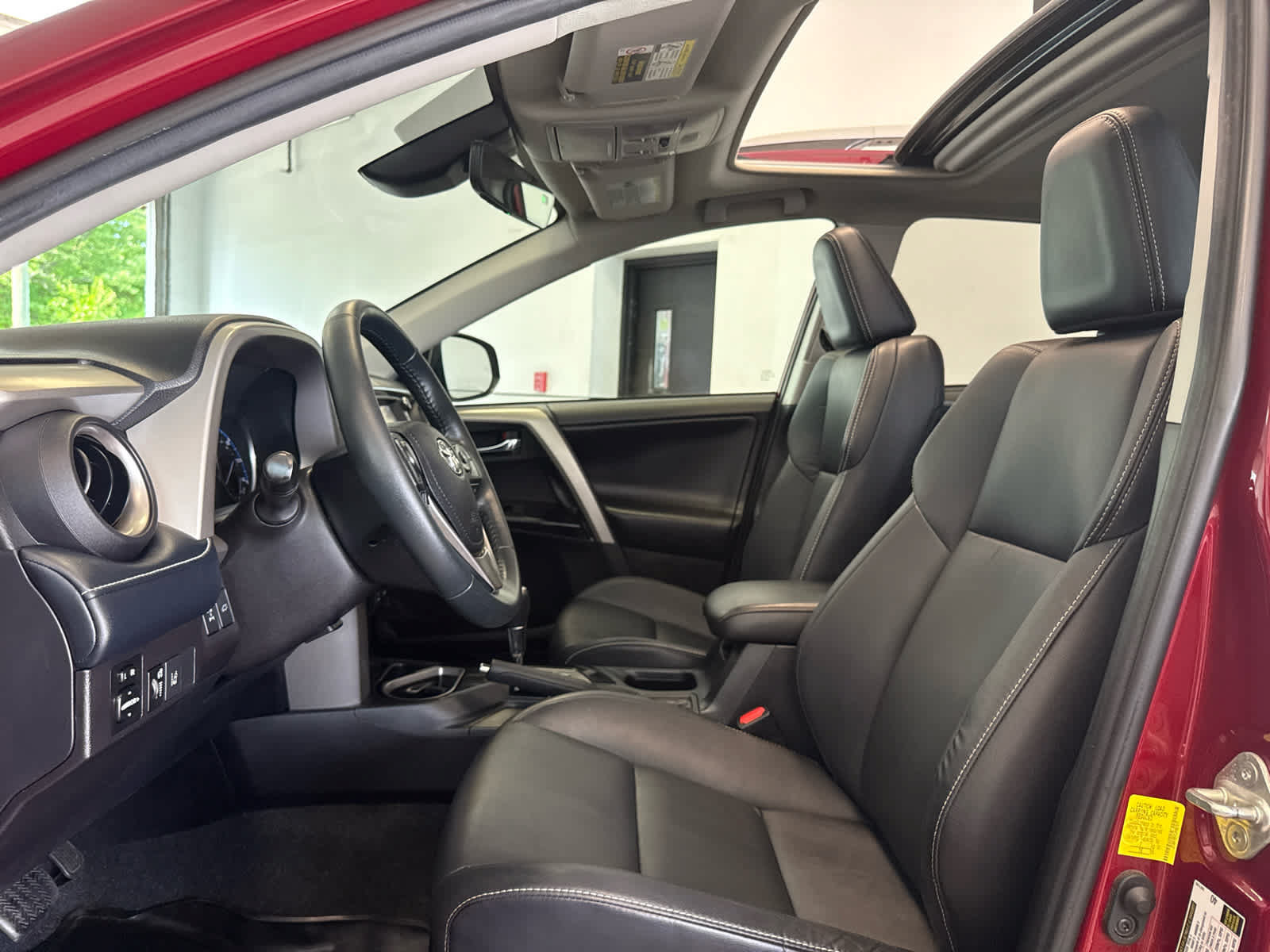 Used 2018 Toyota RAV4 Limited w/ Advanced Technology Package AWD/4WD image 10
