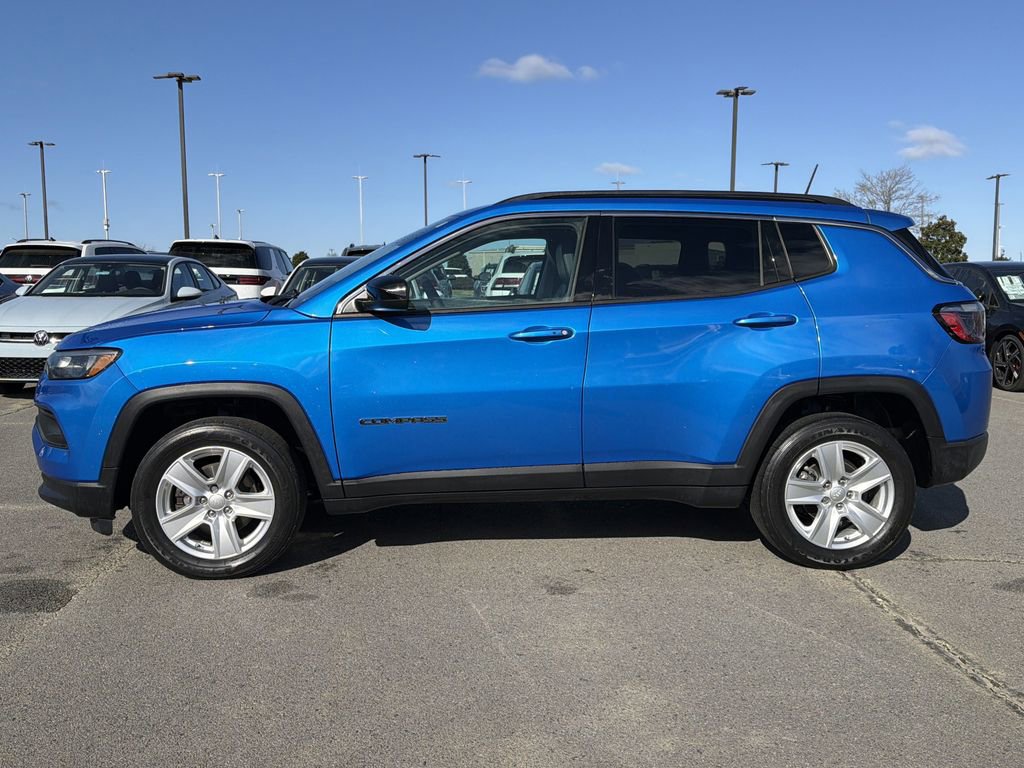 Used 2022 Jeep Compass Latitude image 2