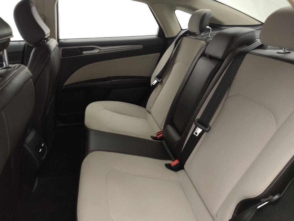 Used 2020 Ford Fusion SE w/ Equipment Group 151A image 18