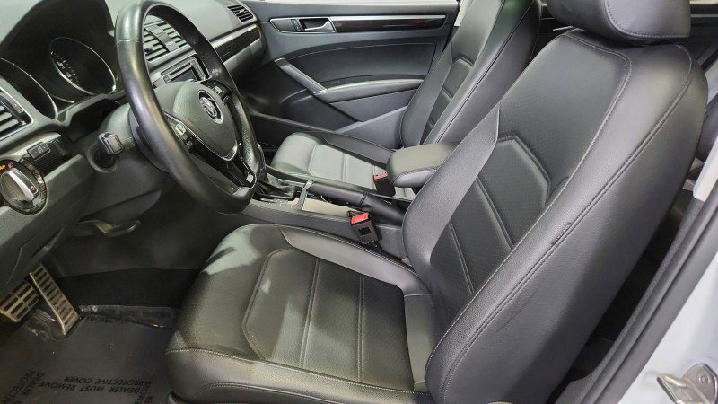 Used 2019 Volkswagen Passat 2.0T SE R-Line image 24
