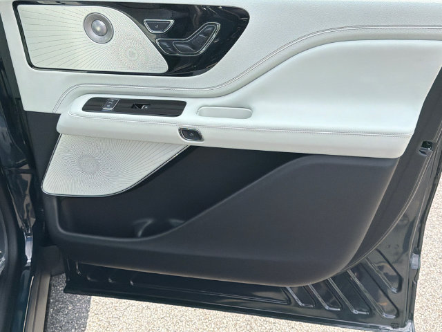 New 2027 Lincoln Aviator Black Label AWD/4WD image 15