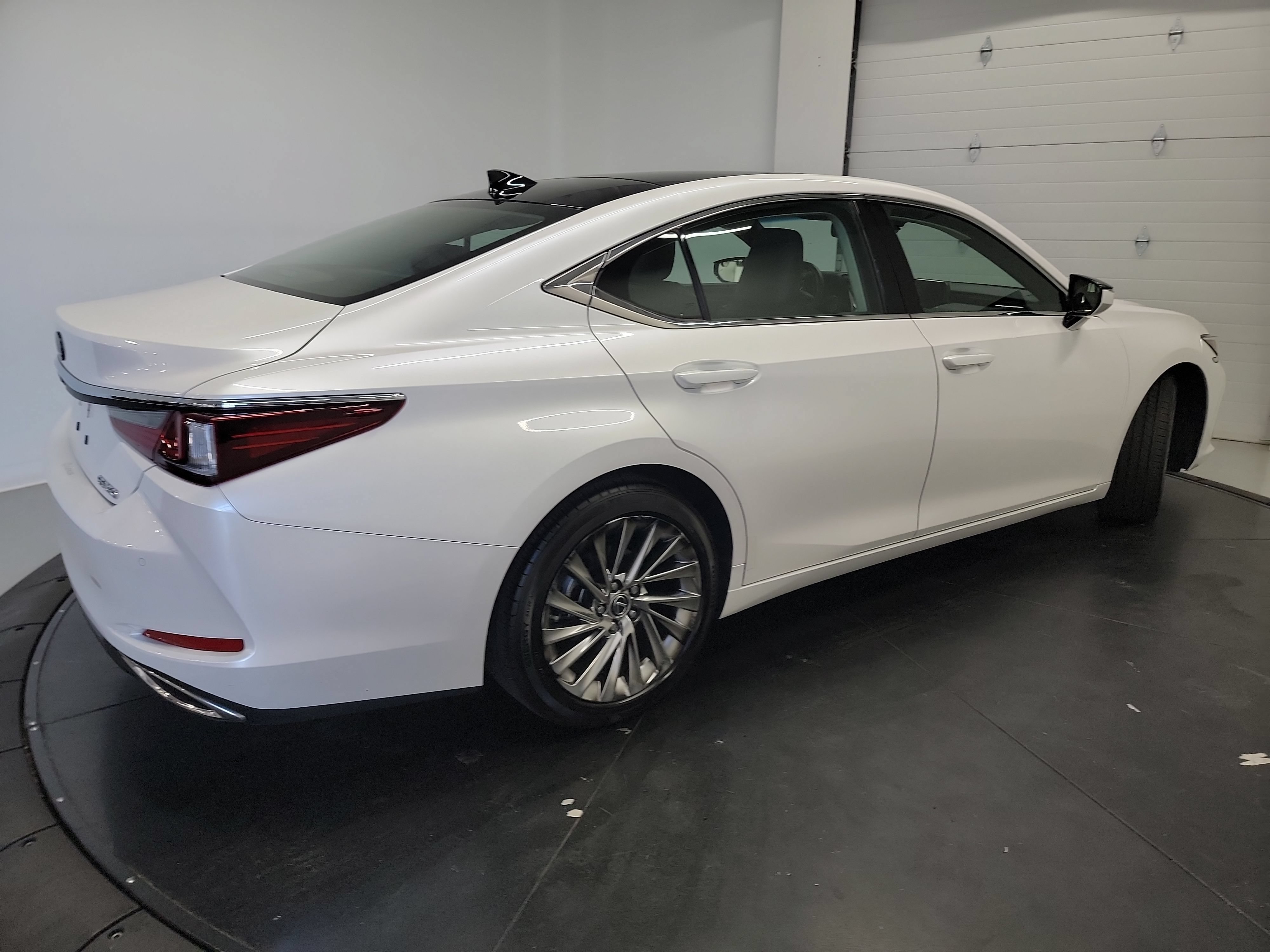 Used 2019 Lexus ES 350 w/ Accessory Package 2 FWD image 9