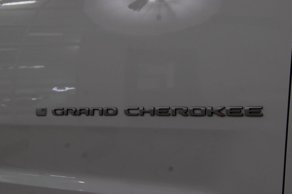 Used 2024 Jeep Grand Cherokee L Overland w/ Trailer Tow Package AWD/4WD image 16