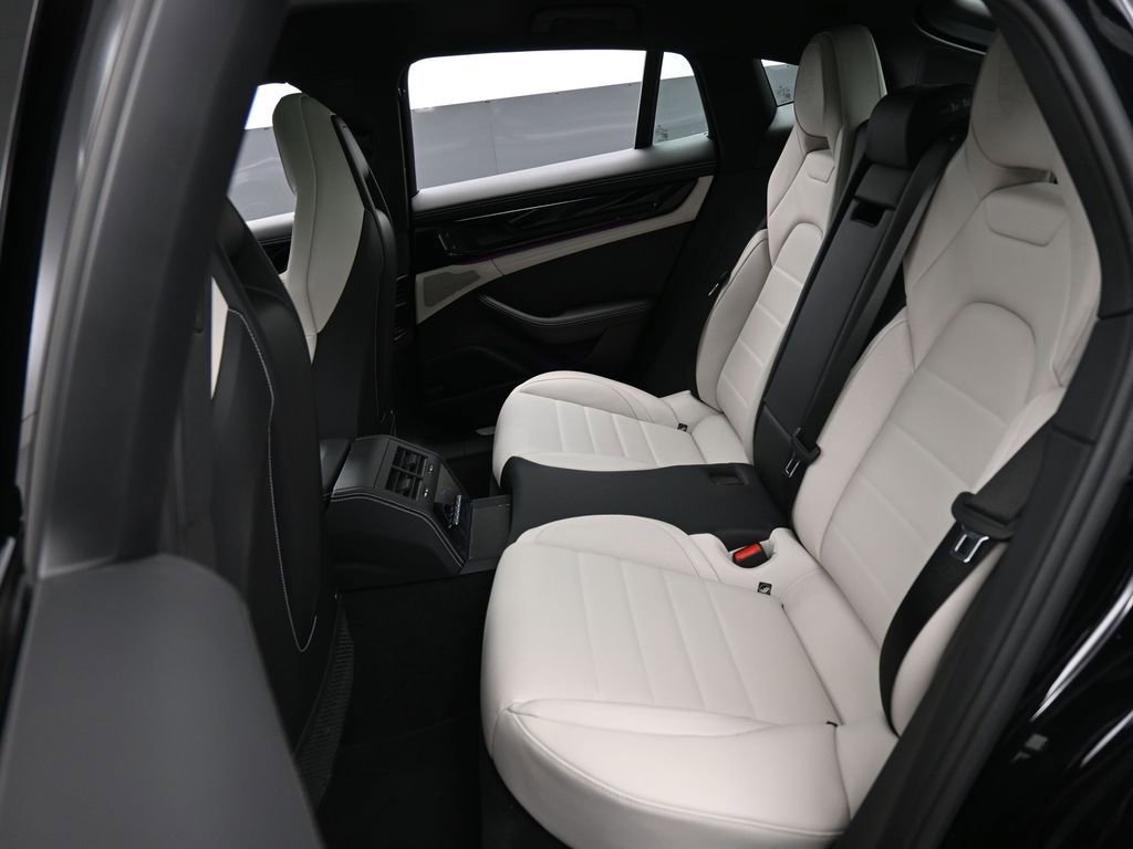 Certified 2025 Porsche Panamera 4 image 24