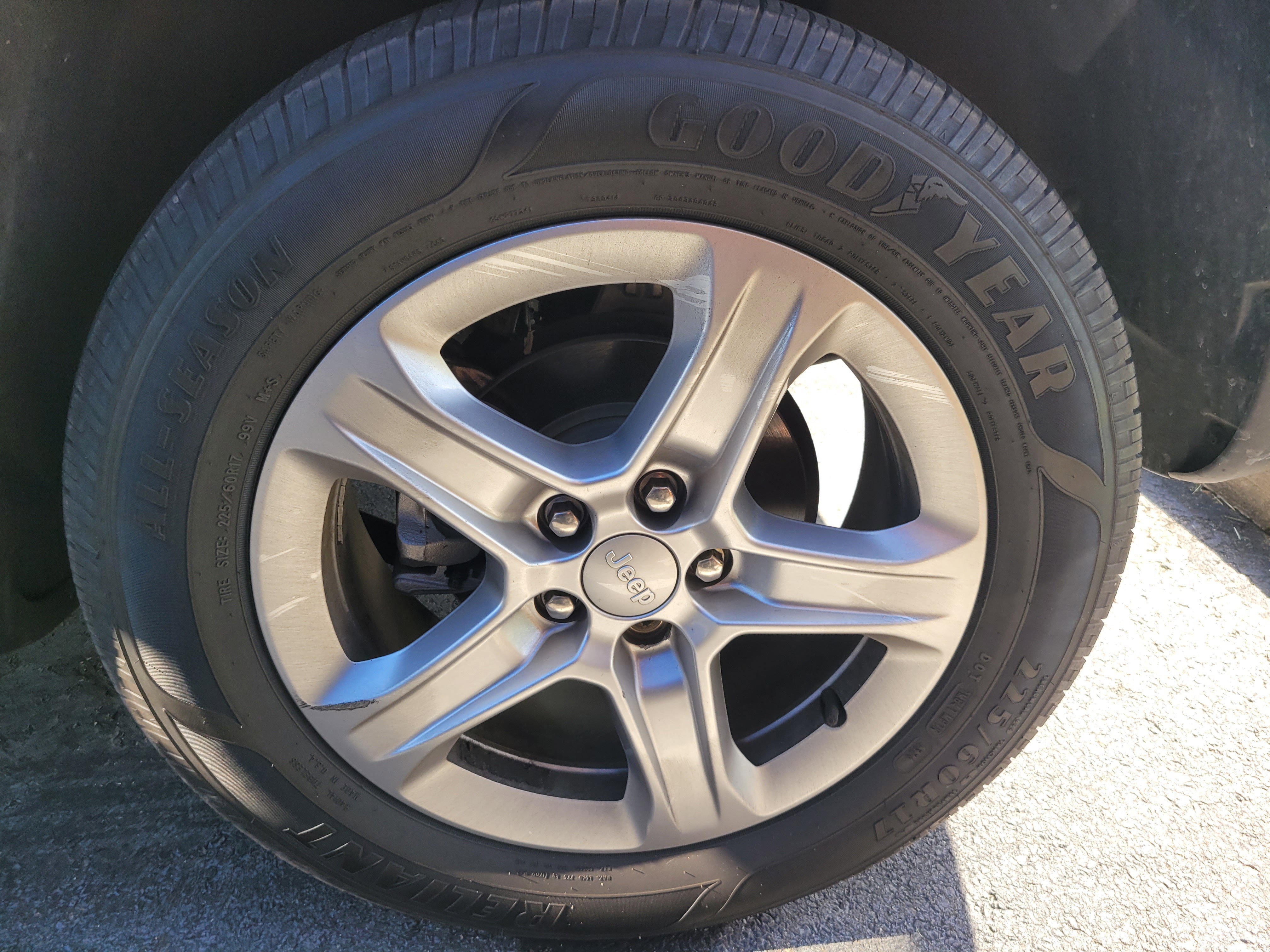 Used 2023 Jeep Compass Sport image 7