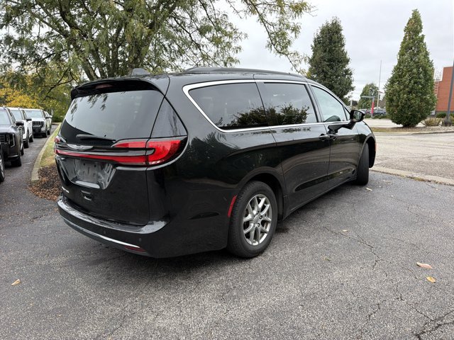 Used 2021 Chrysler Pacifica Touring w/ Cold Weather Group FWD image 10