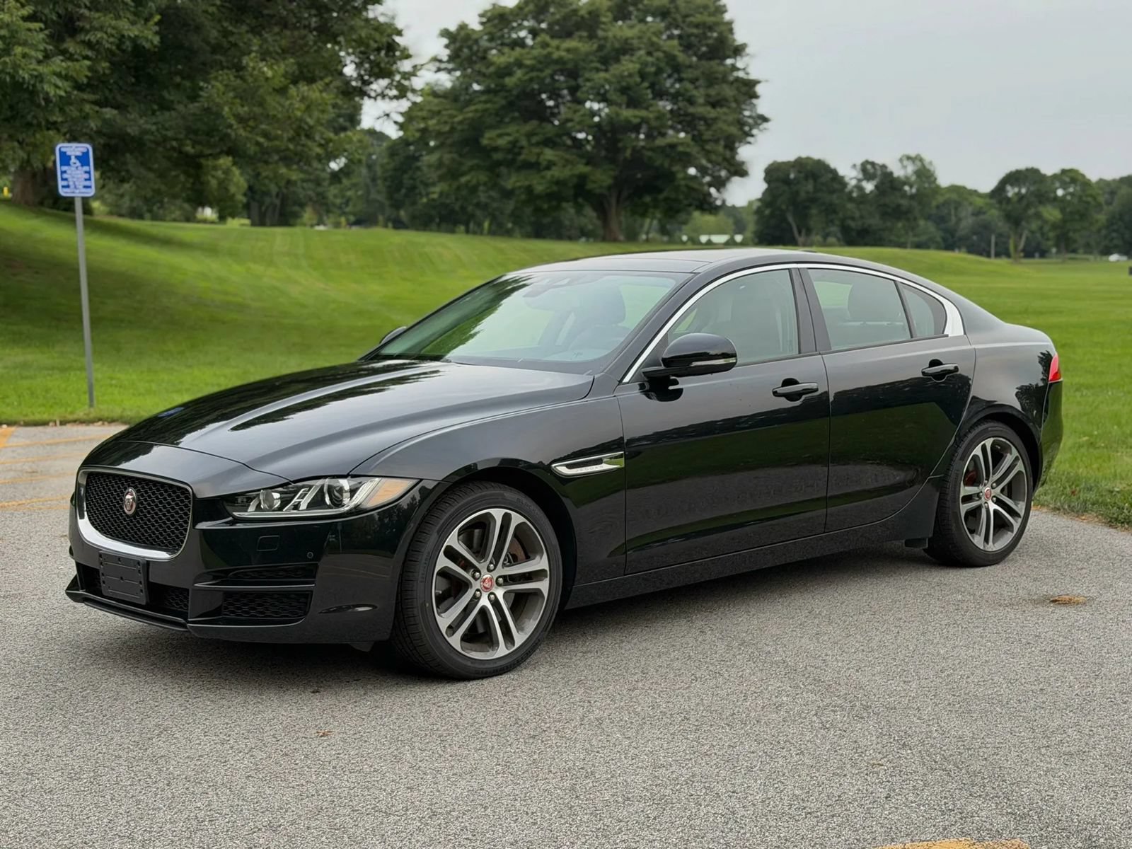 Used 2017 Jaguar XE Premium AWD/4WD image 10