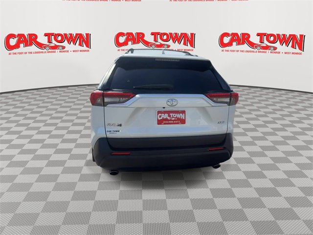 Used 2023 Toyota RAV4 XLE Premium image 7