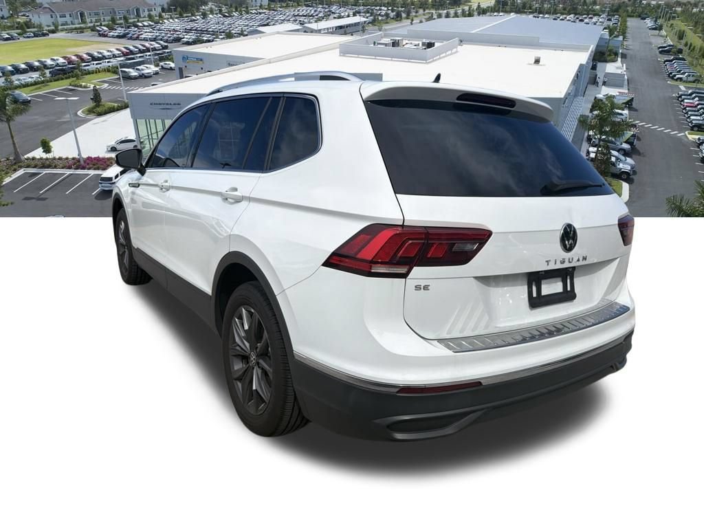 Used 2022 Volkswagen Tiguan SE FWD image 3