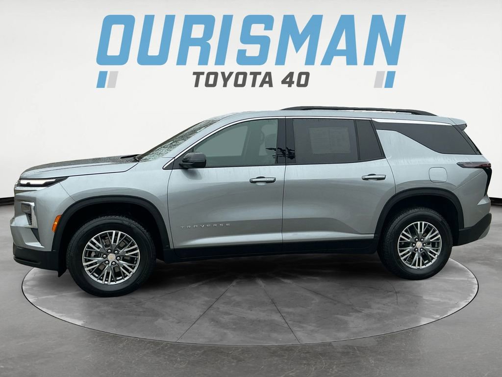 Used 2026 Chevrolet Traverse LT FWD image 4