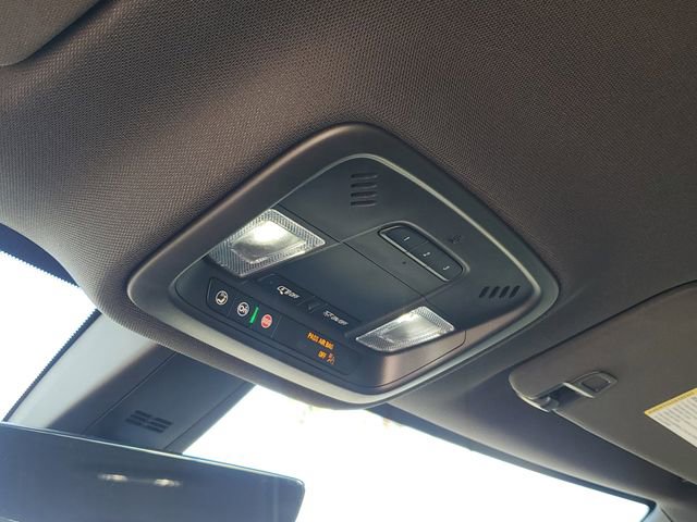 Used 2023 Chevrolet Traverse RS image 32