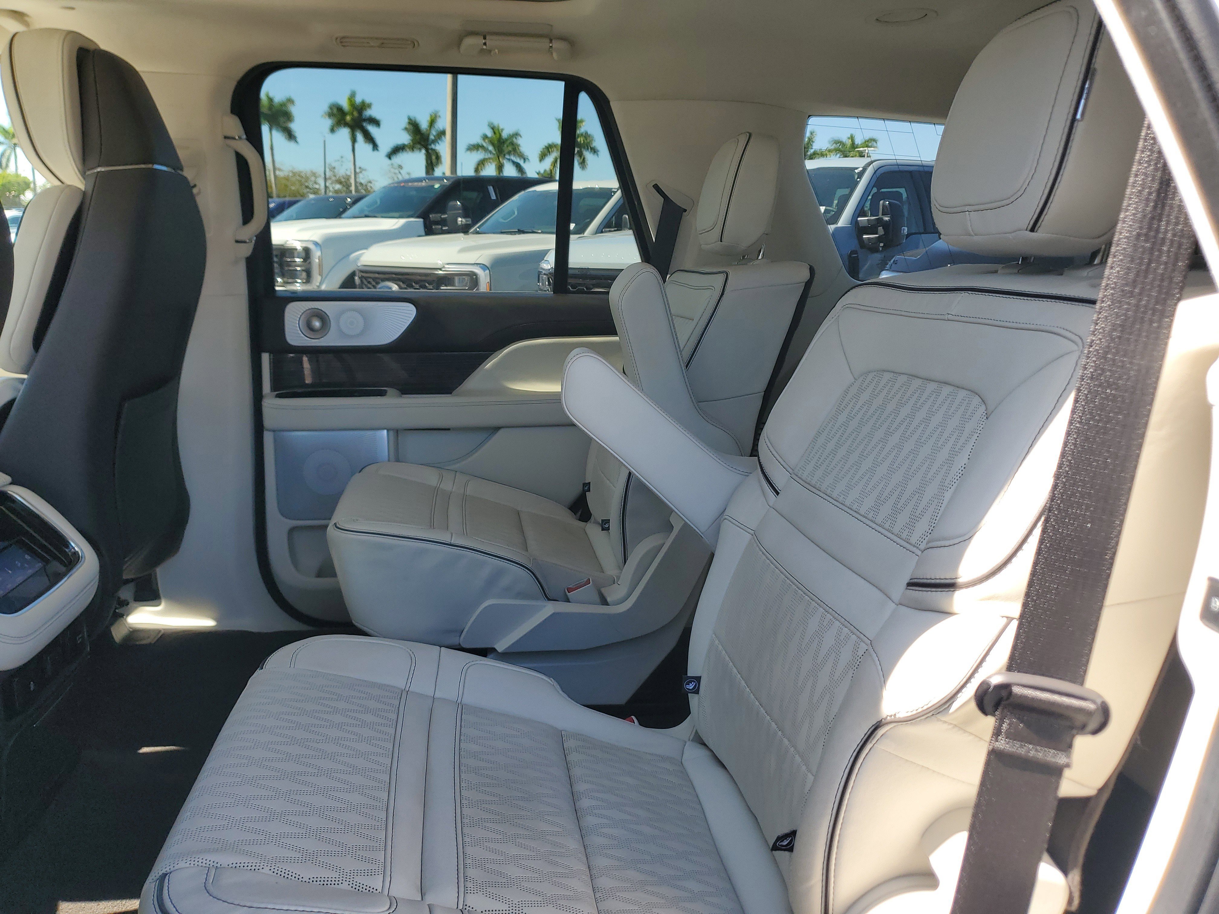 Used 2024 Lincoln Navigator Black Label image 18