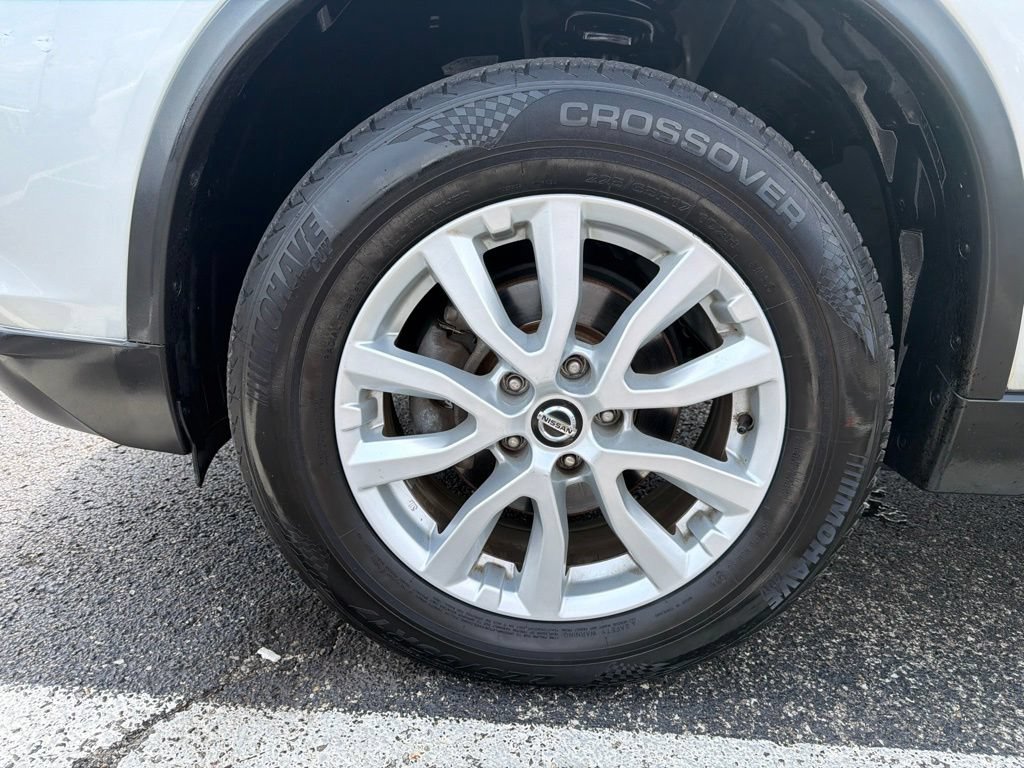Used 2018 Nissan Rogue SV FWD image 12