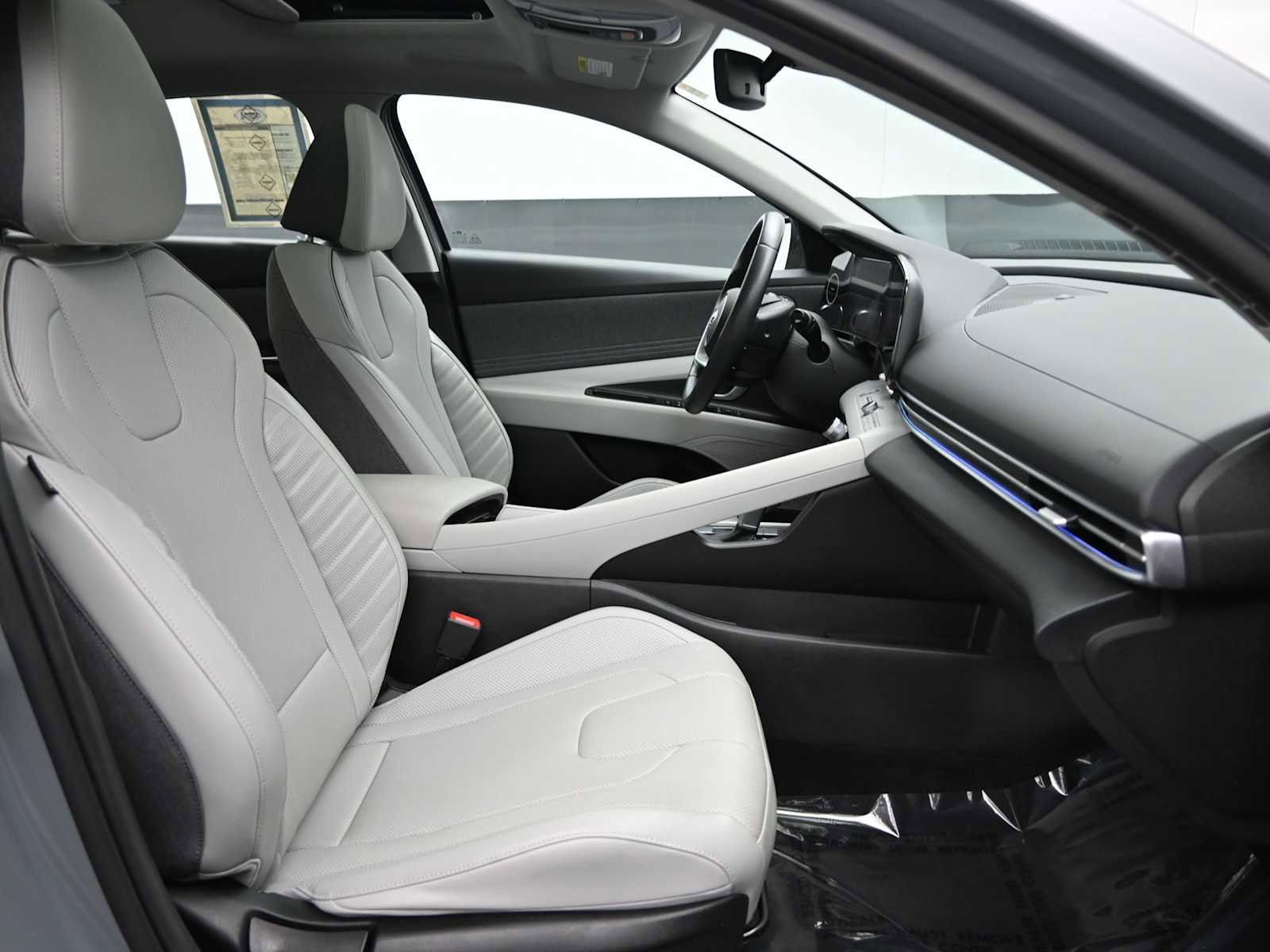 Used 2023 Hyundai Elantra Limited image 11