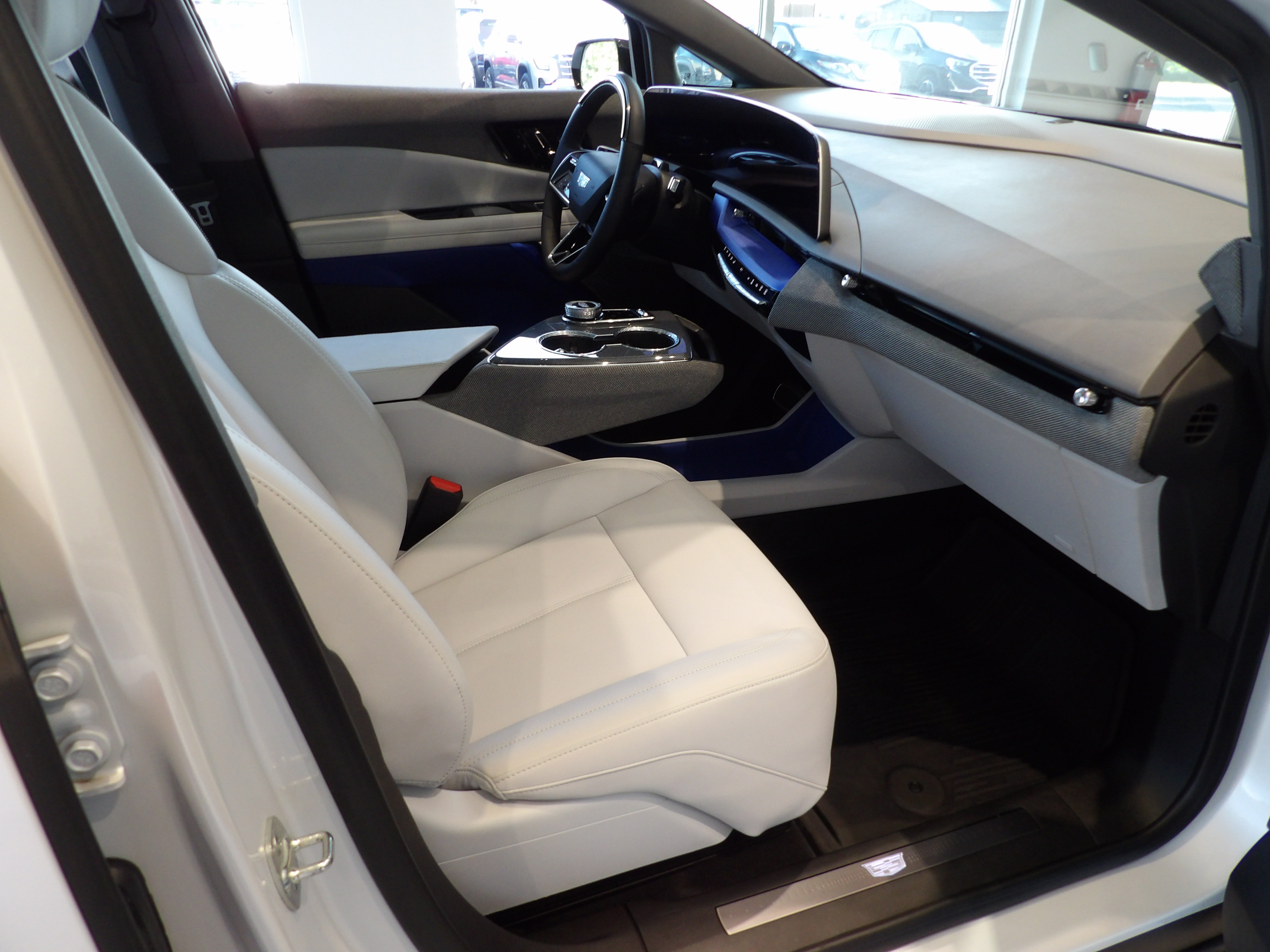 Used 2025 Cadillac Optiq Luxury 1 AWD/4WD image 25