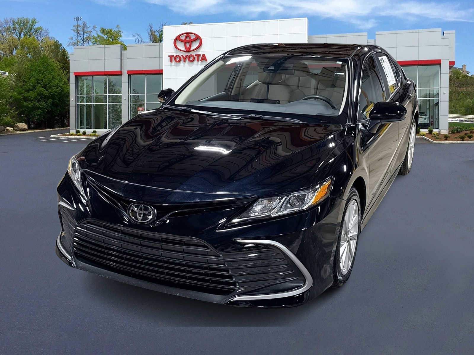 Certified 2024 Toyota Camry LE image 1