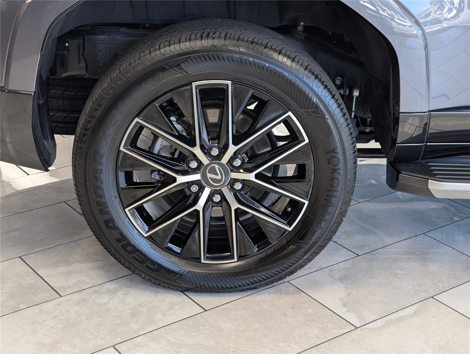 Used 2025 Lexus GX 550 w/ Accessory Package (2T) AWD/4WD image 10