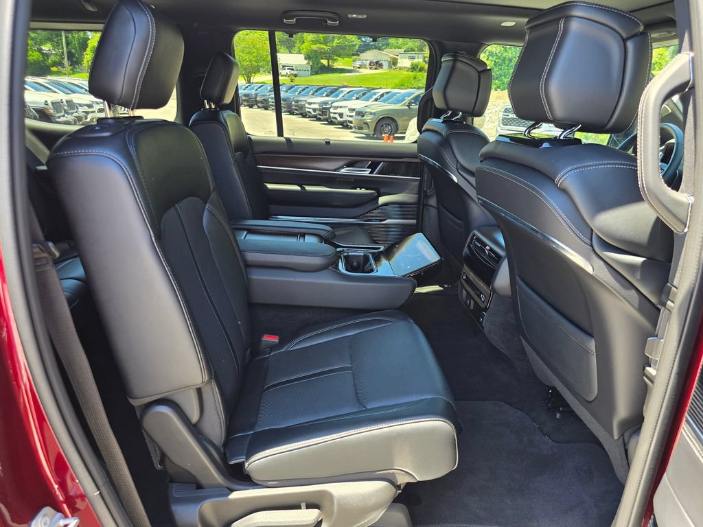 Used 2025 Jeep Grand Wagoneer 4WD image 29