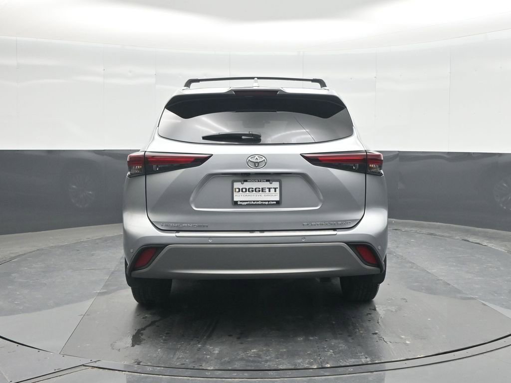 Used 2024 Toyota Highlander Platinum image 17