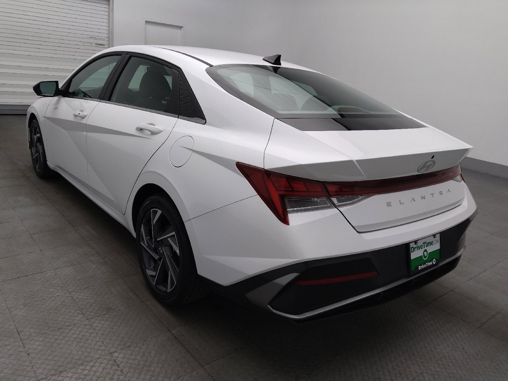 Used 2025 Hyundai Elantra SEL FWD image 5
