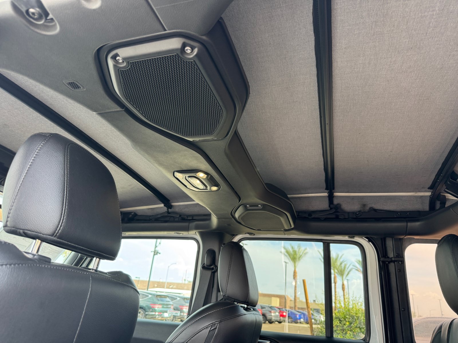 Used 2023 Jeep Wrangler Unlimited Sahara AWD/4WD image 27