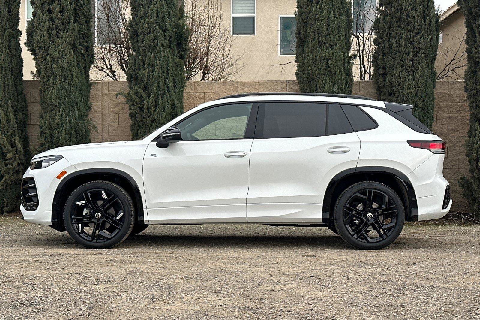 New 2026 Volkswagen Tiguan SE R-Line FWD image 6