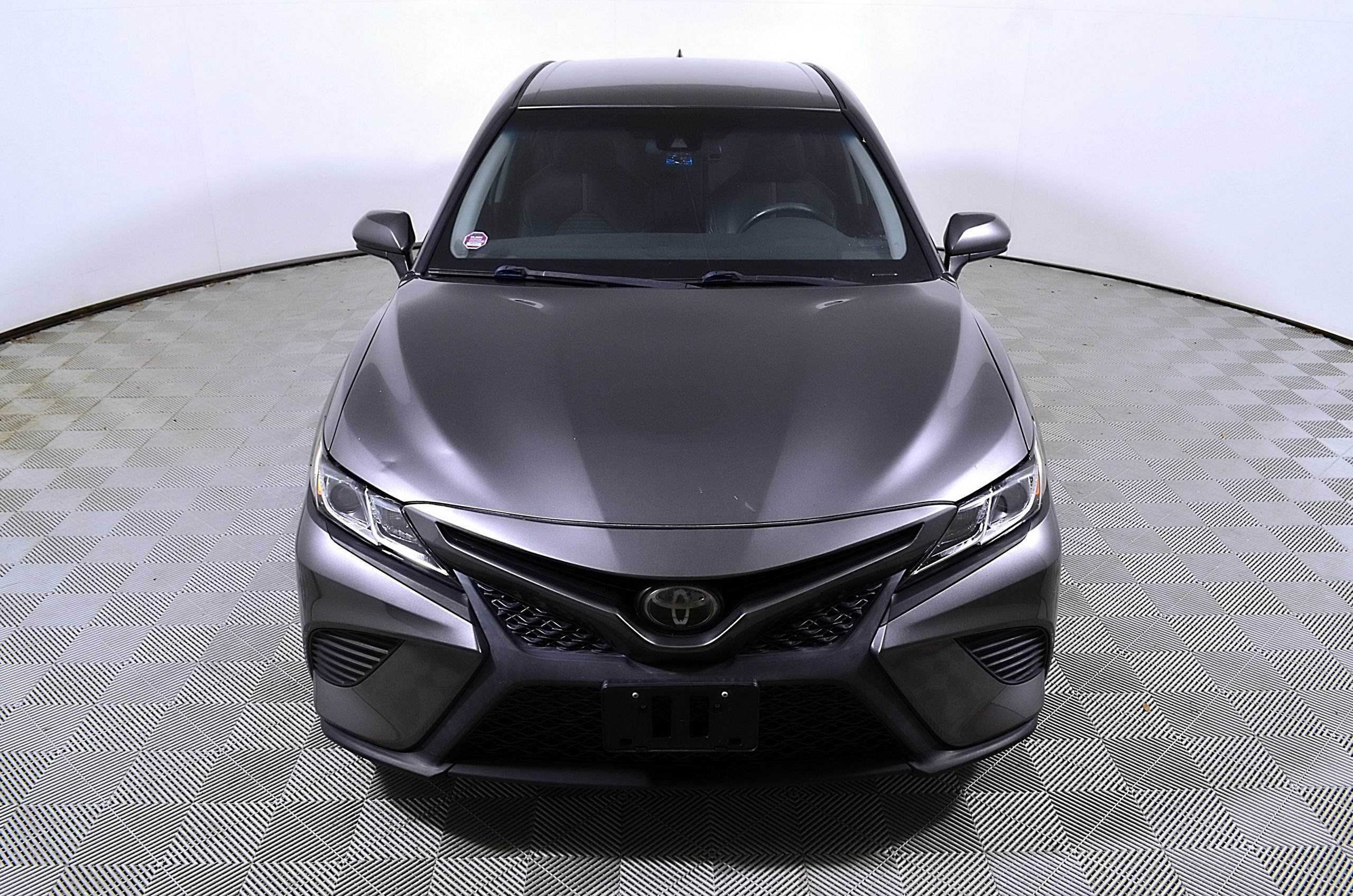 Used 2020 Toyota Camry SE FWD image 4