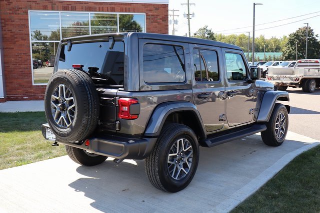 New 2025 Jeep Wrangler Sahara image 37