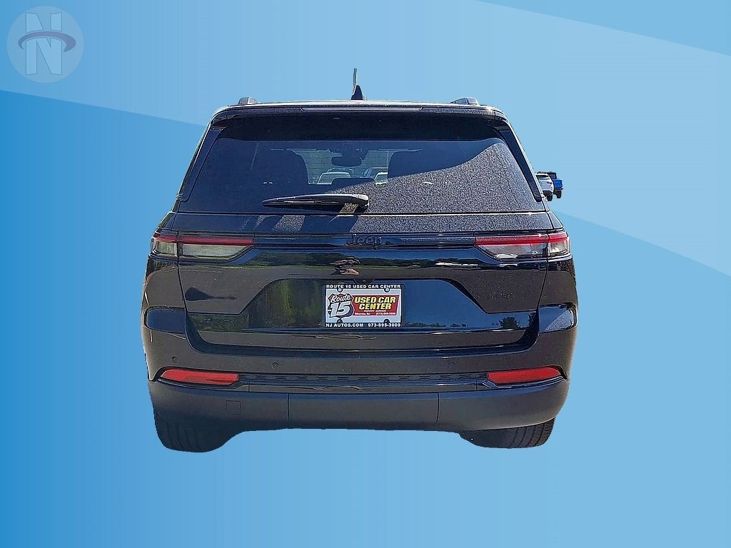 Used 2024 Jeep Grand Cherokee Altitude AWD/4WD image 7