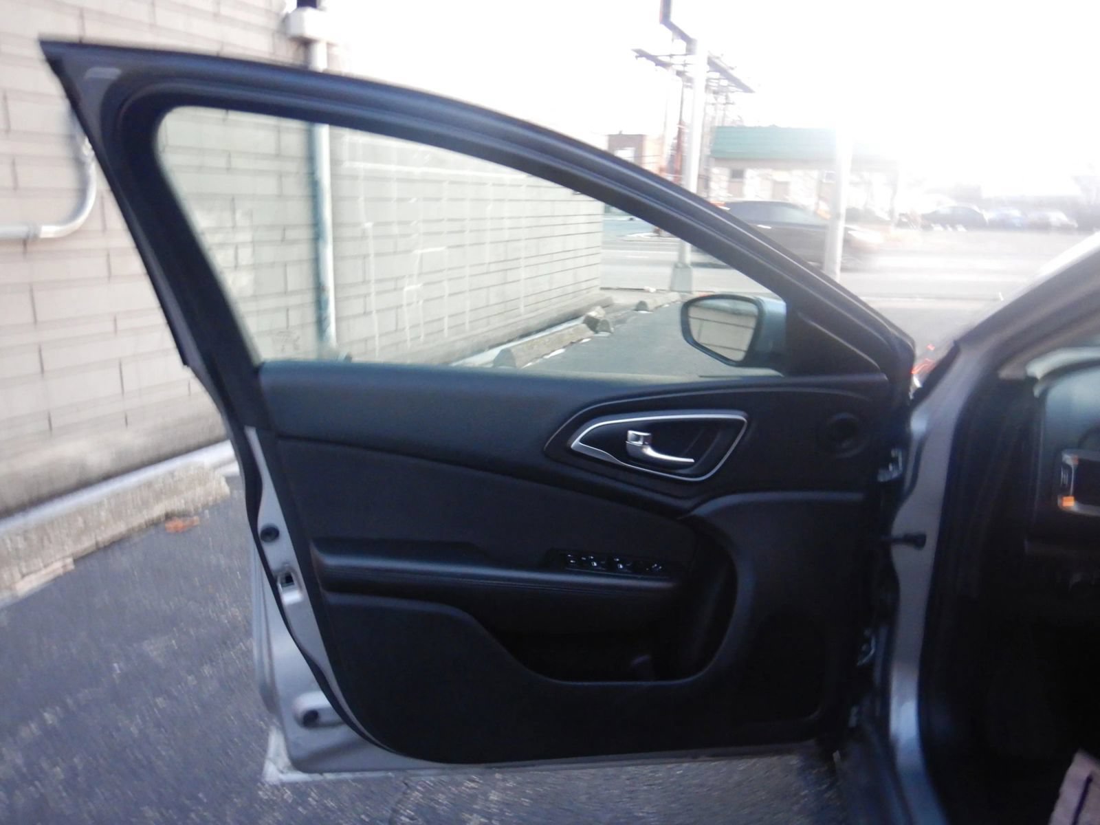 Used 2015 Chrysler 200 LX FWD image 10