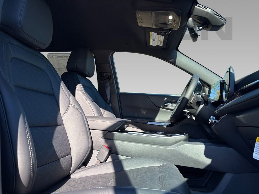 New 2026 Chevrolet Equinox LT w/ Convenience Package II AWD/4WD image 9