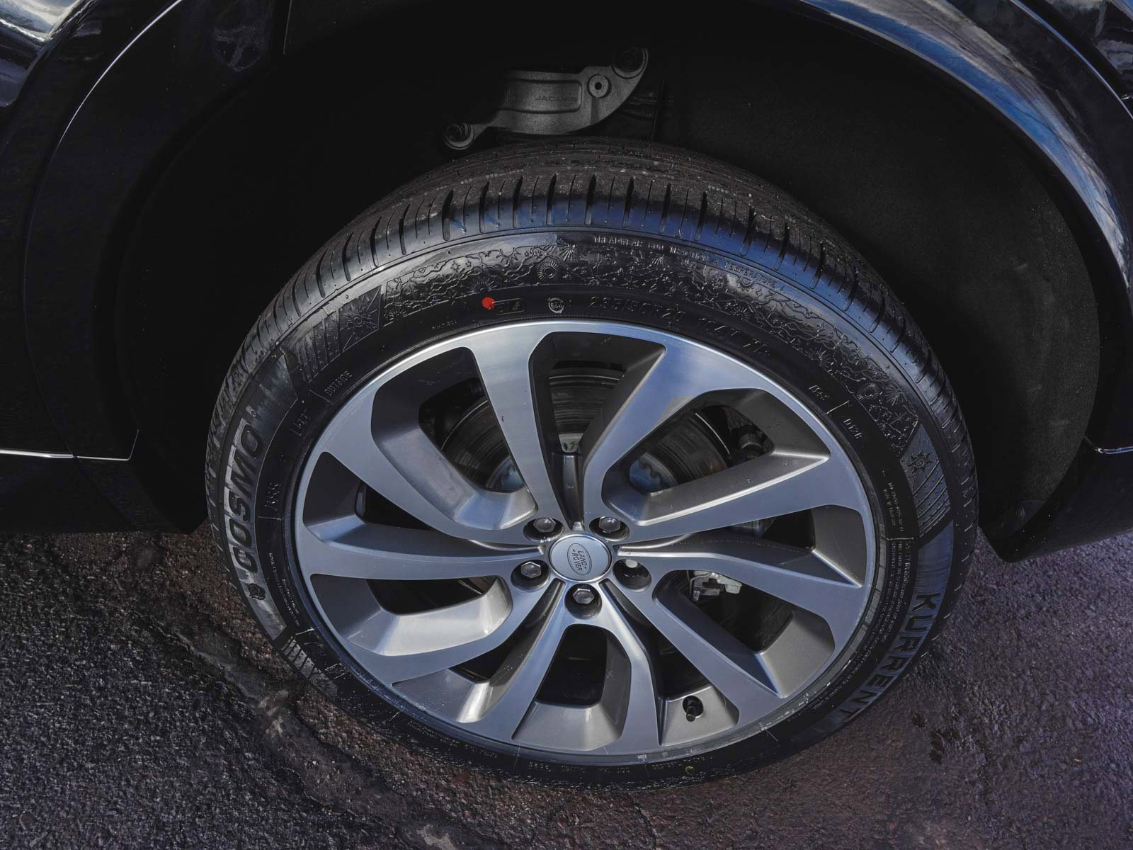 Used 2023 Land Rover Discovery Sport SE R-Dynamic image 8