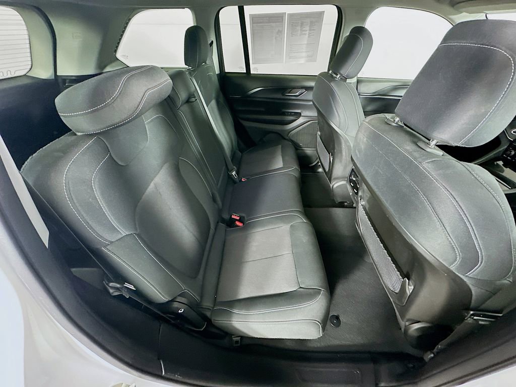 Certified 2023 Jeep Grand Cherokee Laredo image 36