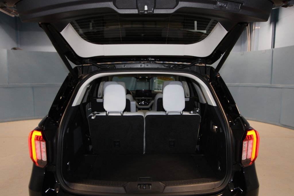 Used 2025 Ford Explorer Platinum w/ LUX Leather Package image 39