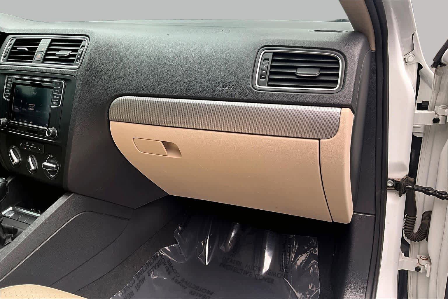 Used 2017 Volkswagen Jetta SE FWD image 19