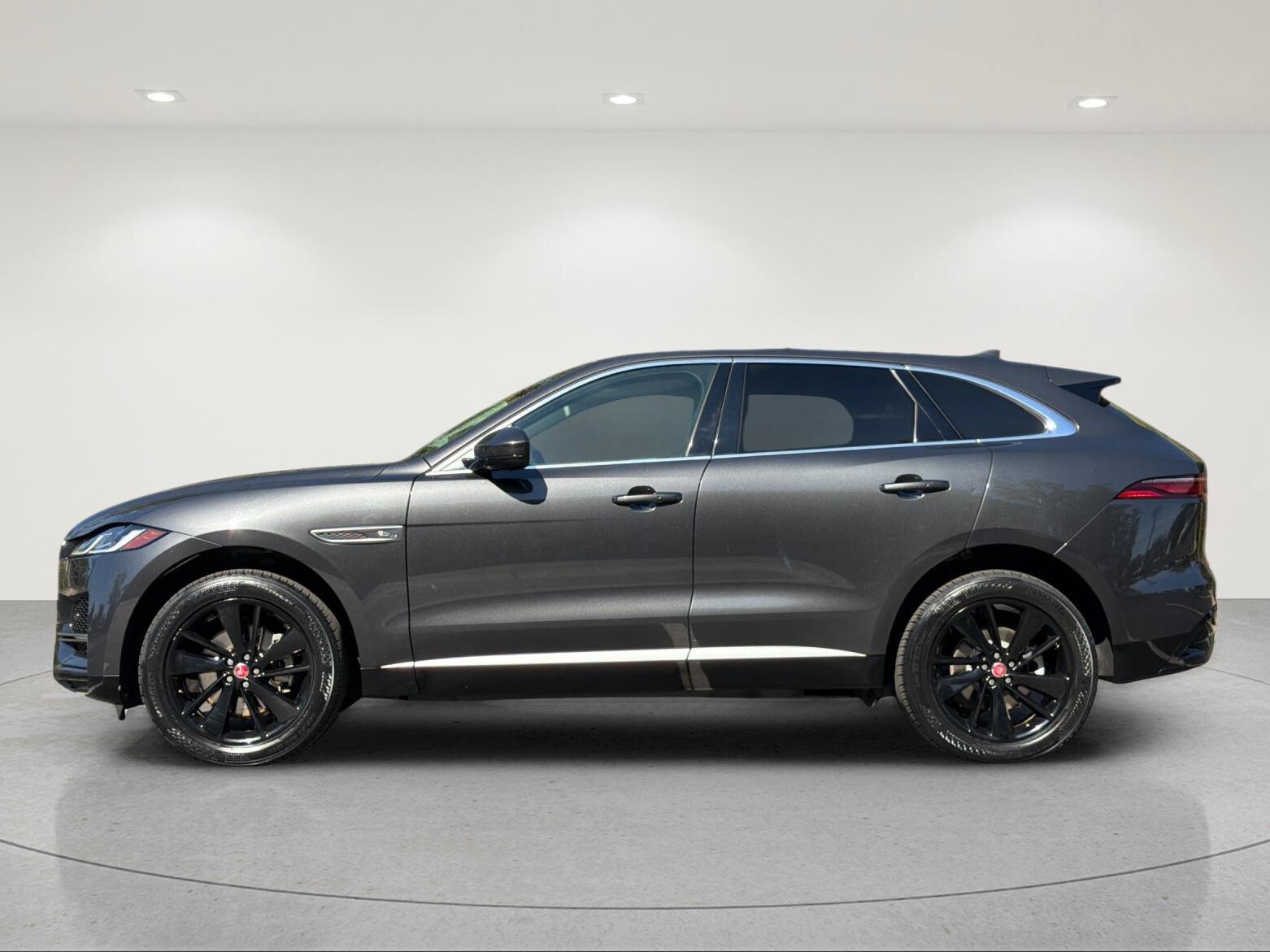 Used 2023 Jaguar F-PACE S AWD/4WD image 2