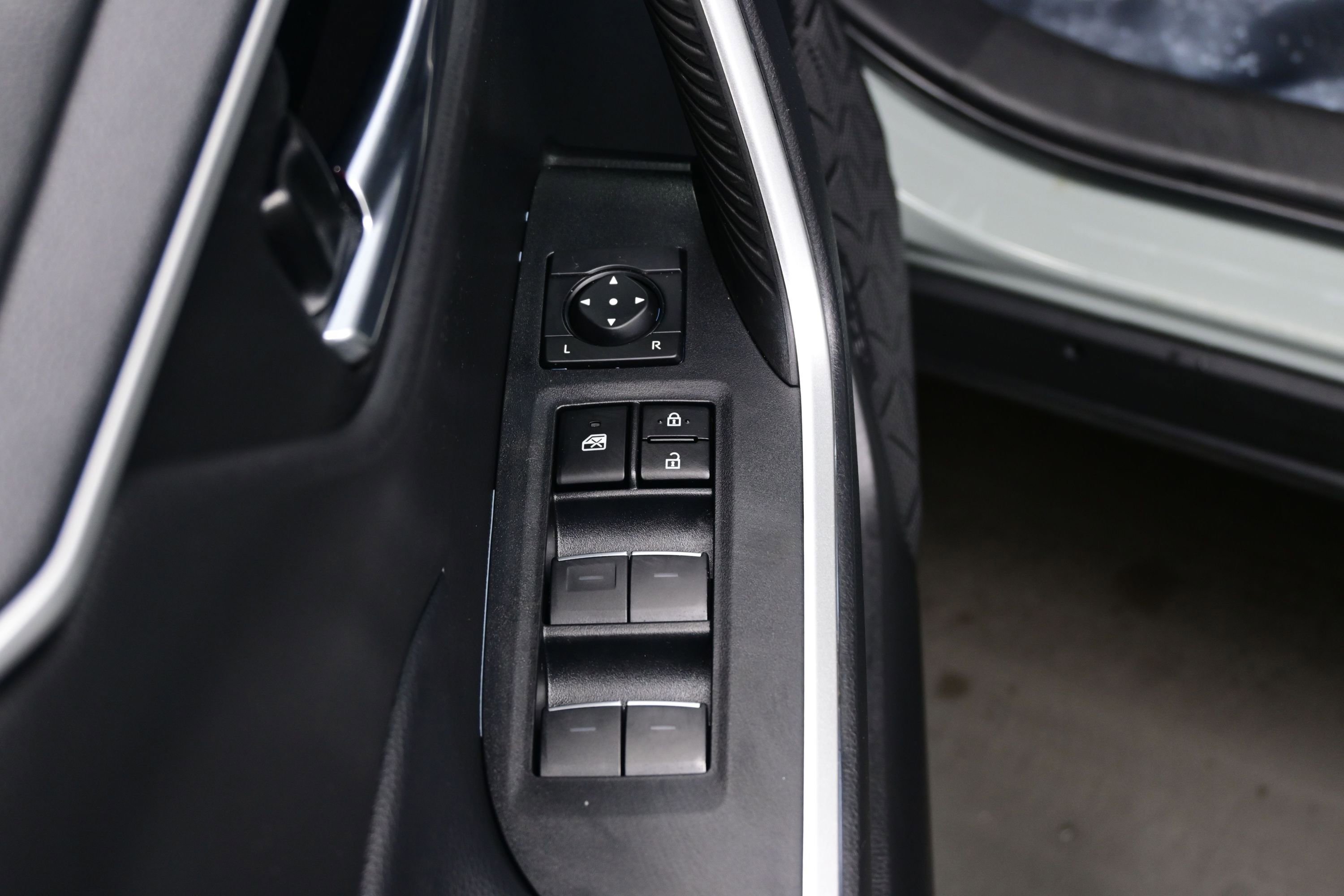 Used 2023 Toyota RAV4 XLE Premium AWD/4WD image 10