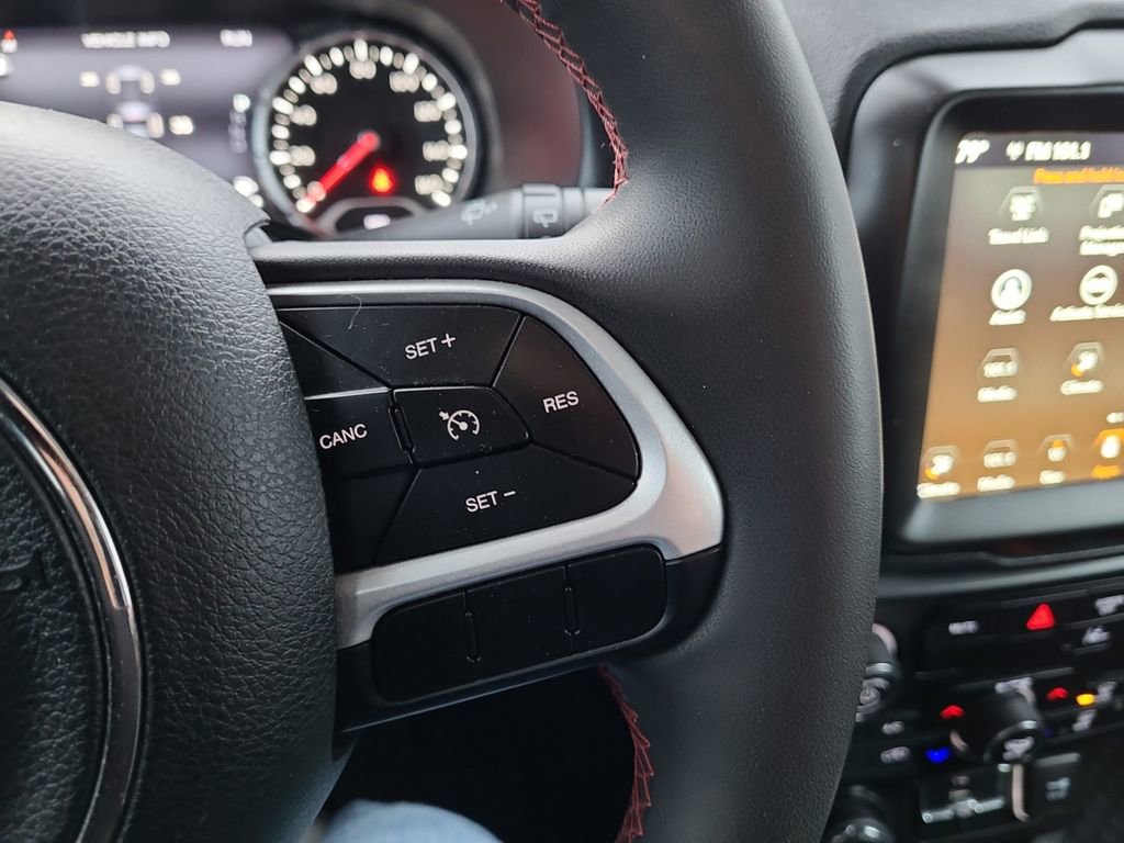 Used 2023 Jeep Renegade Trailhawk AWD/4WD image 27