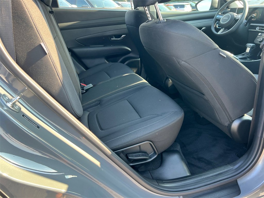 Used 2025 Hyundai Tucson SE image 15