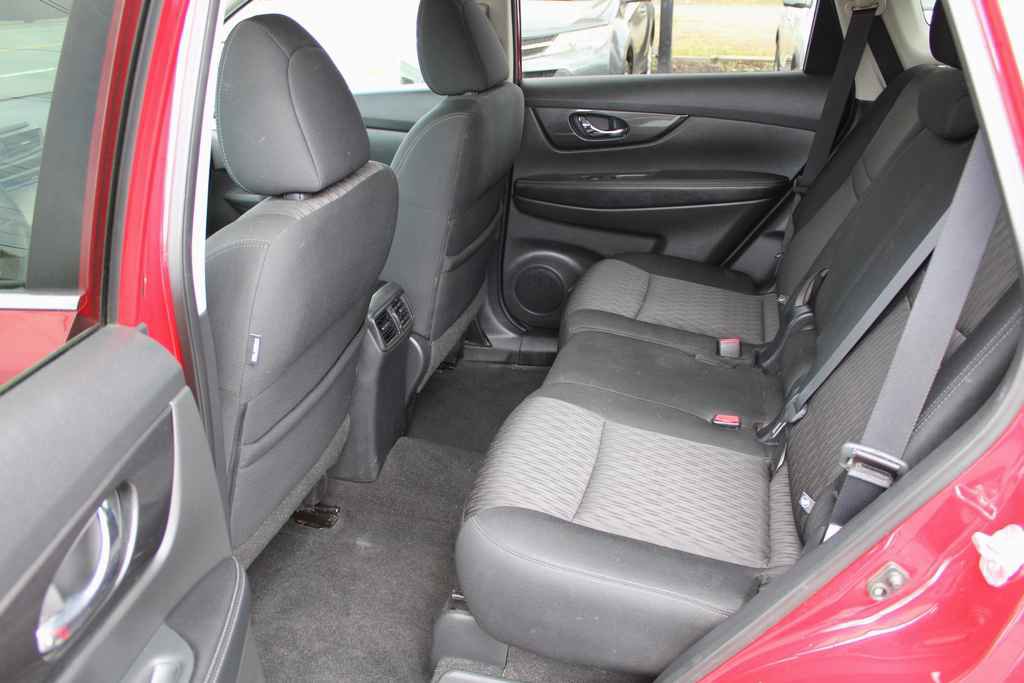 Used 2017 Nissan Rogue SV image 10