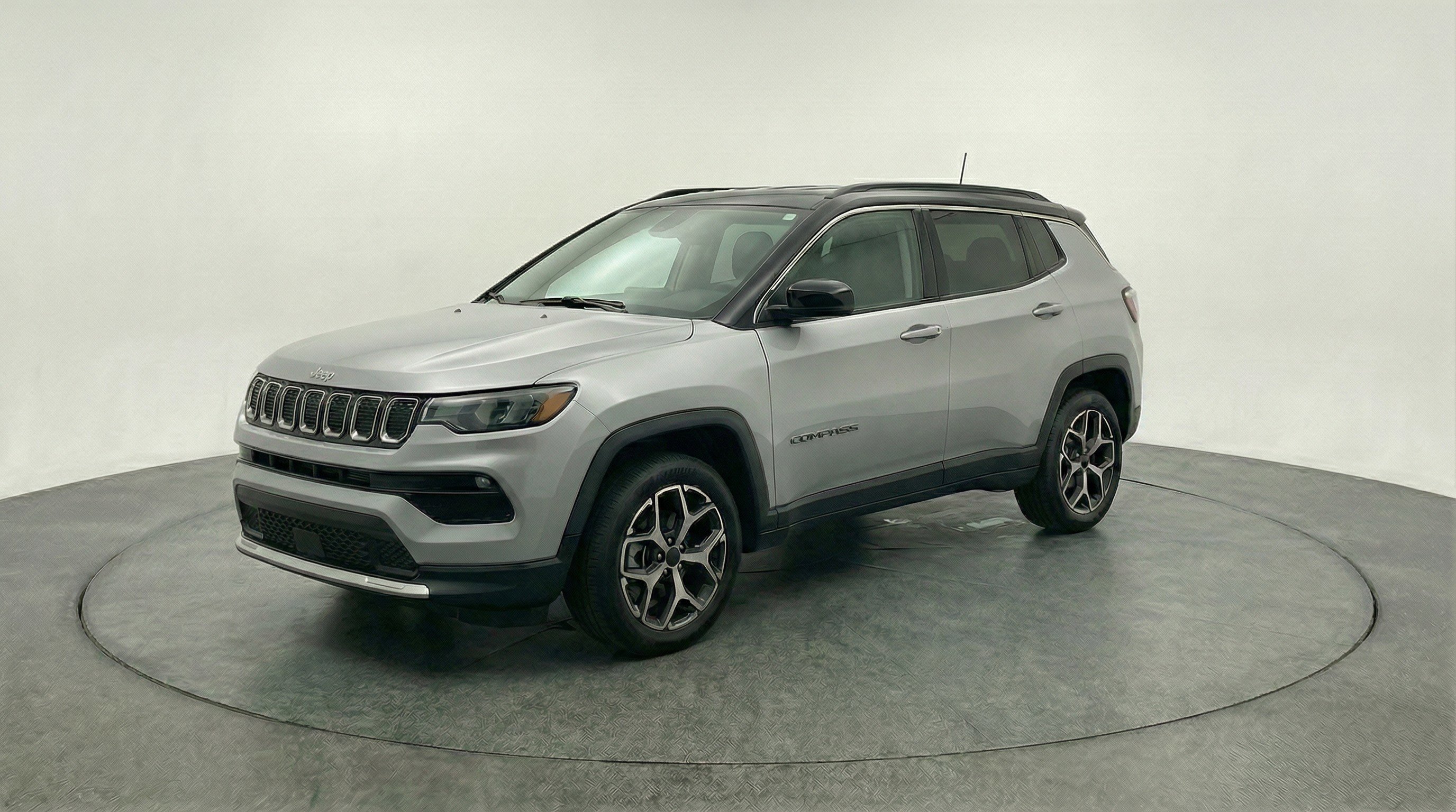 Used 2025 Jeep Compass Limited AWD/4WD image 3