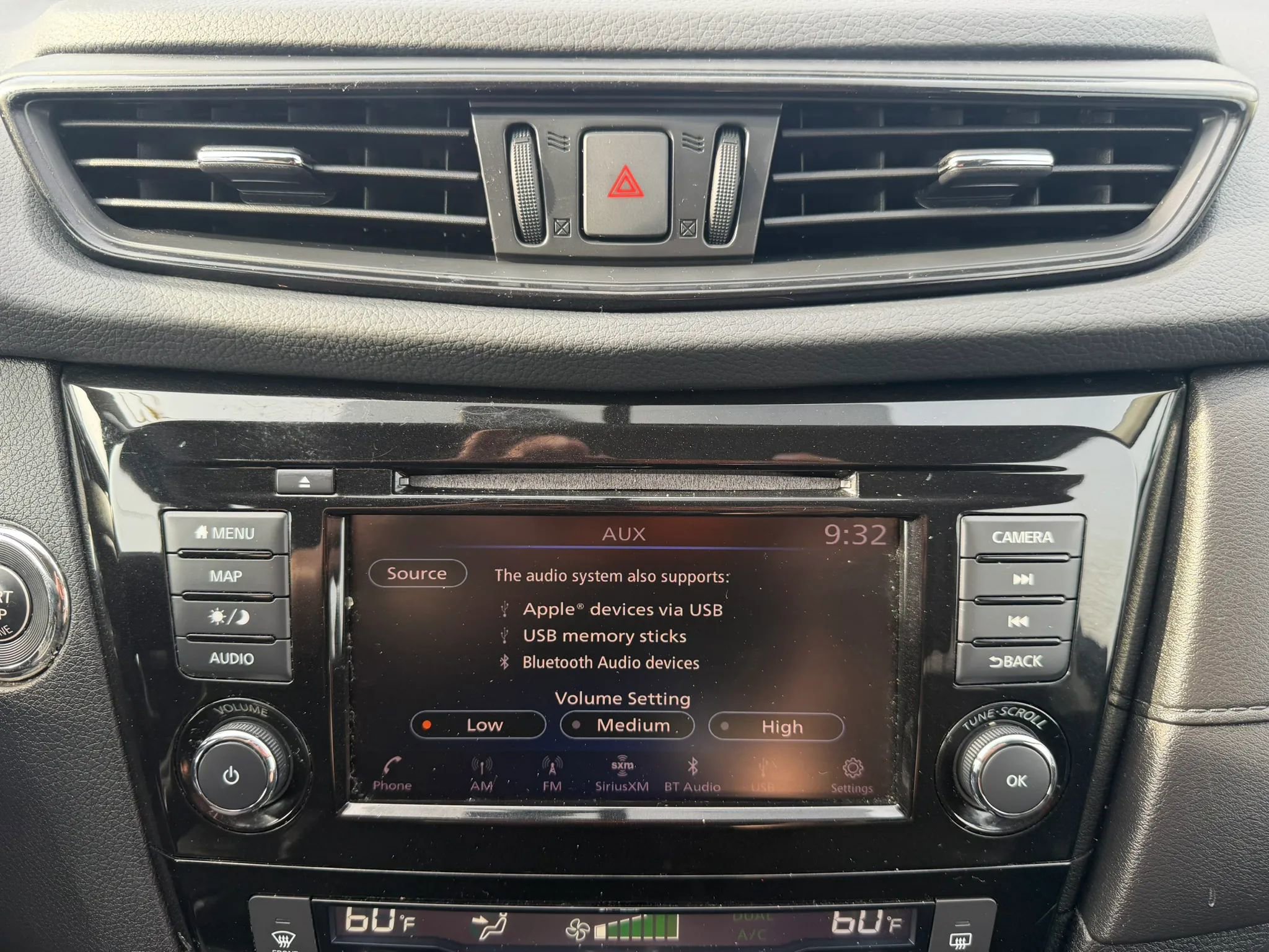 Used 2018 Nissan Rogue SV w/ Premium Package image 15