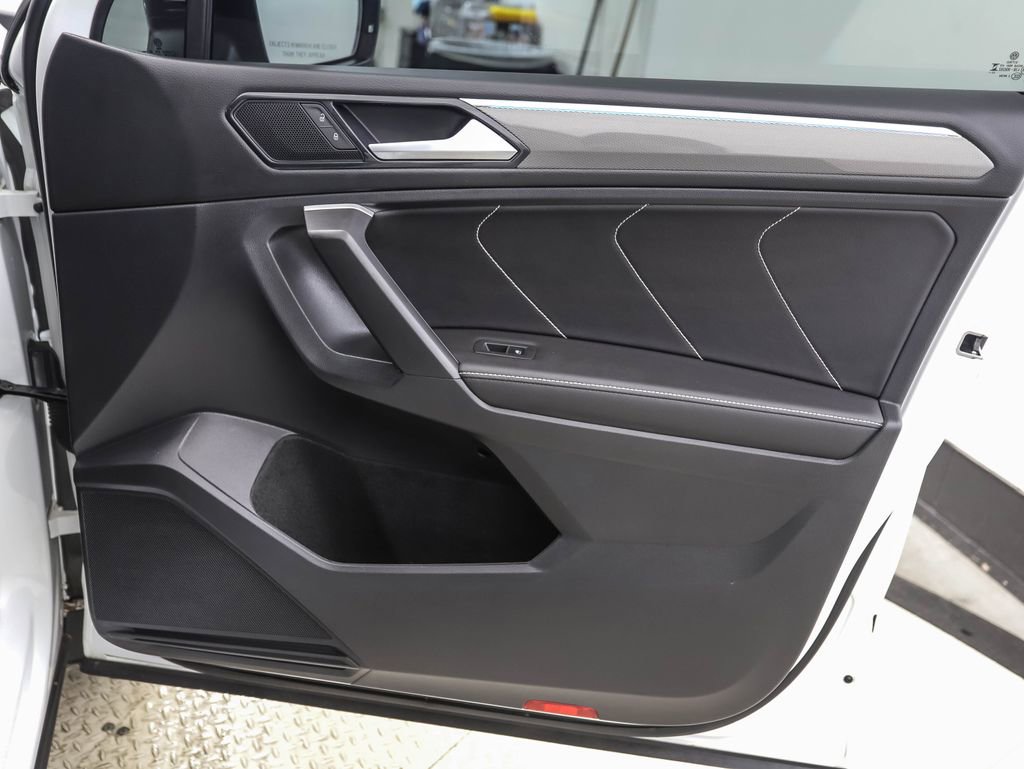 Used 2024 Volkswagen Tiguan SE R-Line image 28