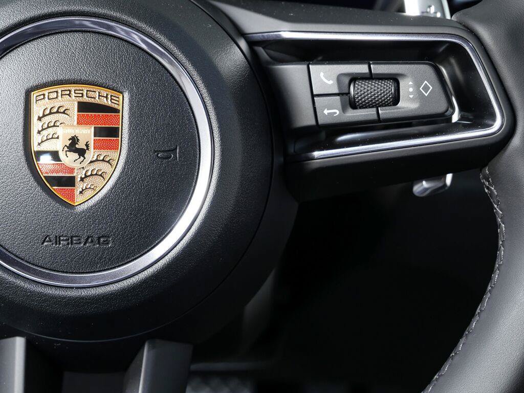 Certified 2026 Porsche Macan AWD/4WD image 11