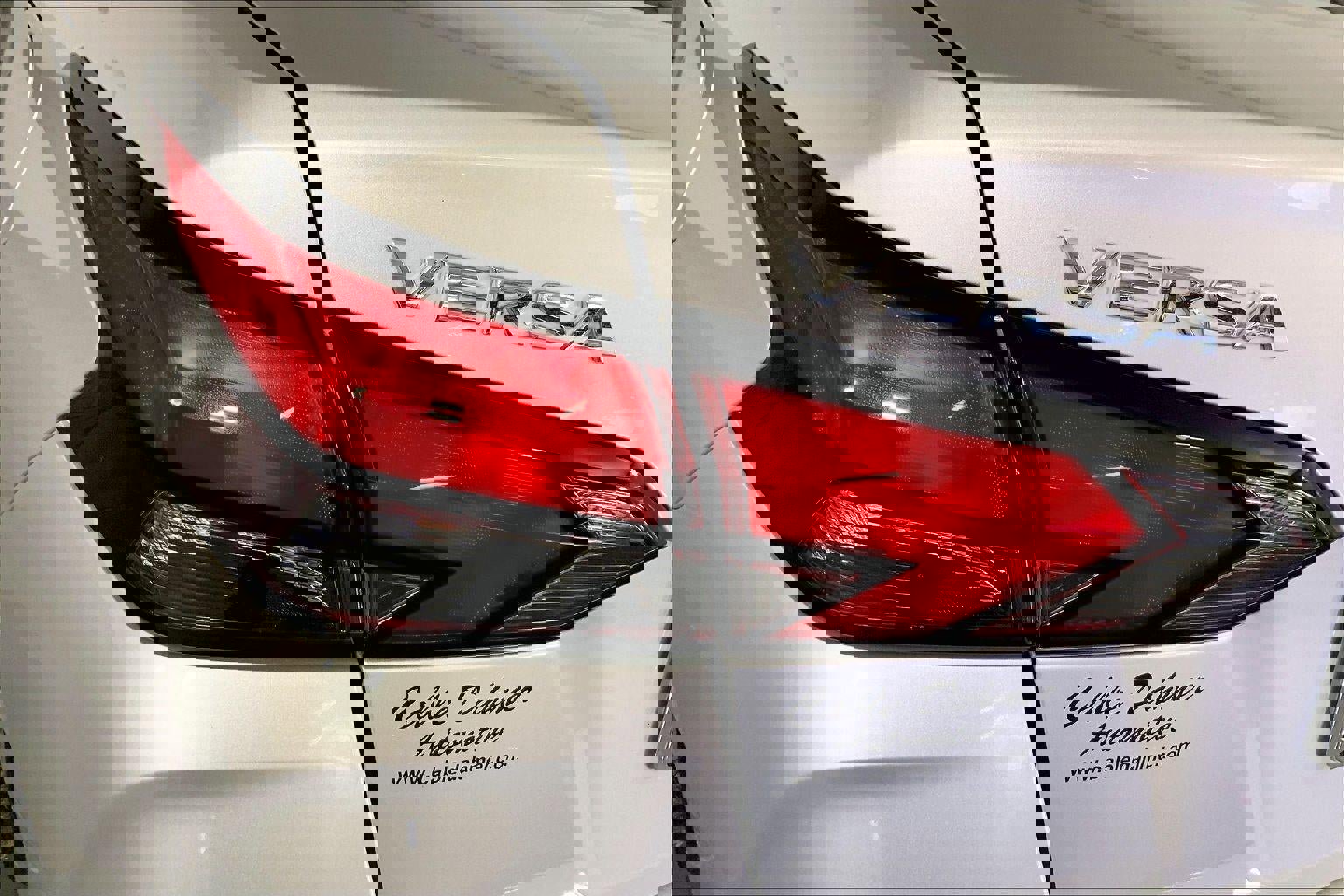 Used 2025 Nissan Versa SV image 27