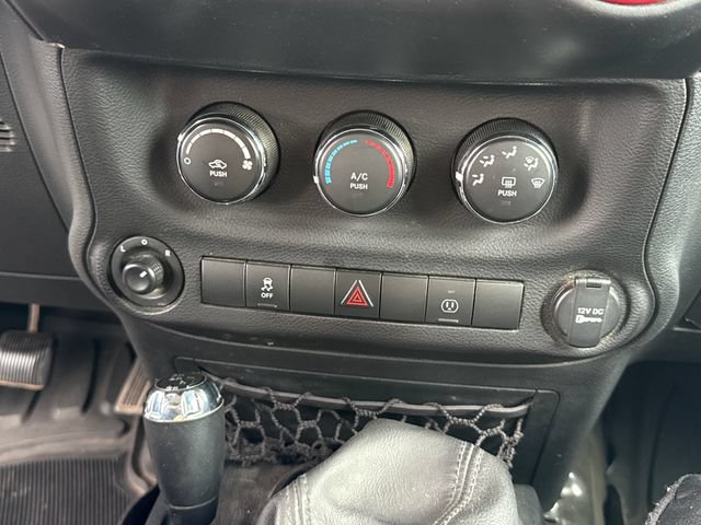 Used 2017 Jeep Wrangler Unlimited Rubicon AWD/4WD image 24