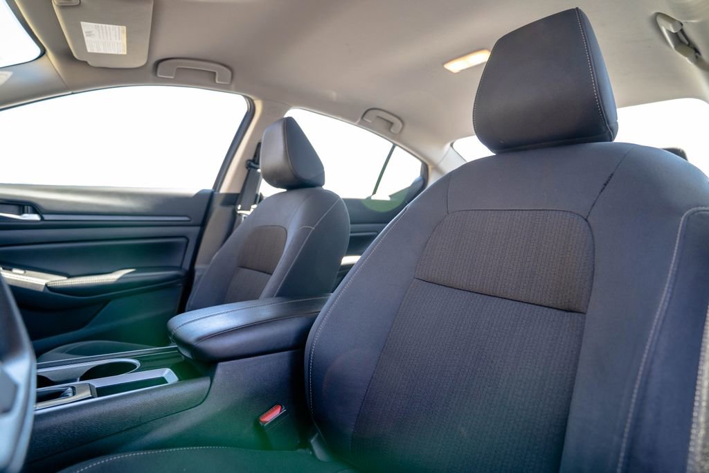 Used 2024 Nissan Altima 2.5 SV FWD image 6