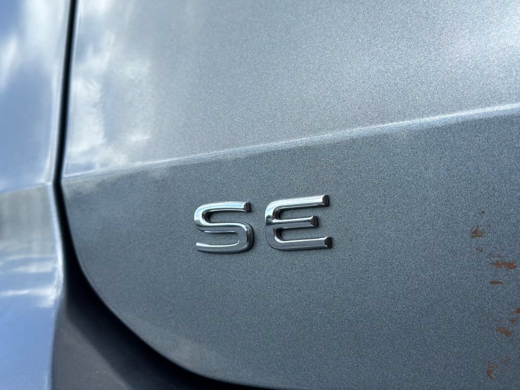 Used 2025 Volkswagen Taos SE AWD/4WD image 17
